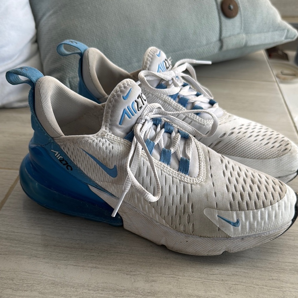 Nike women’s Air Max 270